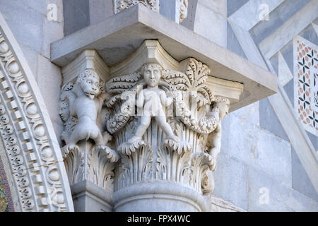 Fassade verziert Spalte der Dom in Pisa, Italien. UNESCO-Weltkulturerbe am 6. Juni 2015 Stockfoto