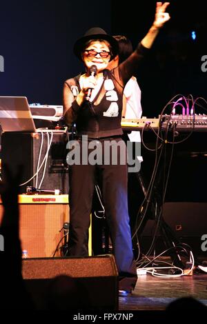 YOKO ONO & der PLASTIC ONO BAND Brooklyn Academy of Music am 16.02.2010 Foto von Michael Brito Stockfoto