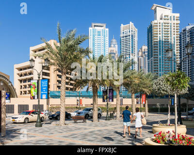 Der Promenade zu Fuß im Stadtteil Marina von Dubai, Vereinigte Arabische Emirate Stockfoto