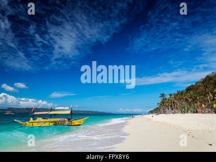 traditionelle philippinische asiatische Taxi Tour Fähren auf Puka beach in tropischen Boracay Philippinen Stockfoto