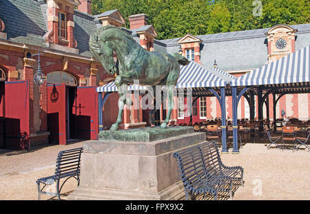 Waddesdon Manor, 1874-1889, stabile Hof Pferd Statue, Aylesbury, Buckinghamshire, Stockfoto