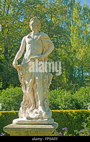 Waddesdon Manor, 1874-1889, Garten Statue, Aylesbury, Buckinghamshire Stockfoto