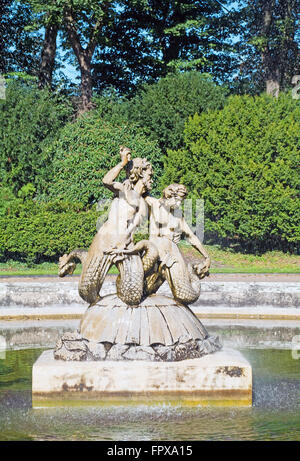 Waddesdon Manor, 1874-1889, Aylesbury, Buckinghamshire, Wasser Brunnen Statue Stockfoto