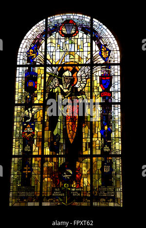 Fallschirm-Denkmal-Glasmalerei-Fenster in der Kirche Sainte-Mere-Eglise, Normandie, Frankreich Stockfoto