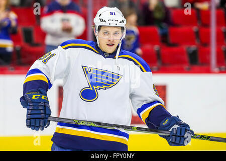 St. Louis Blues rechten Flügel Vladimir Tarasenko (91) während des NHL-Spiels zwischen den St. Louis Blues und die Carolina Hurricanes in der PNC-Arena. Stockfoto