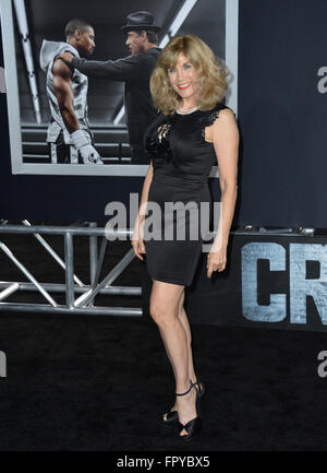 LOS ANGELES, CA - 19. November 2015: Ehemalige Modell/Schauspielerin/Sängerin Barbi Benton bei der Los Angeles Weltpremiere von "Creed" am Regency Village Theatre in Westwood. Stockfoto