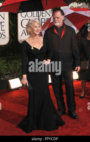 LOS ANGELES, CA - 17. Januar 2010: Dame Helen Mirren & Mann Taylor Hackford bei der 67. Golden Globe Awards im Beverly Hilton Hotel. Stockfoto