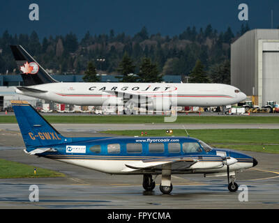 Orca Airways Piper PA-31-350 Häuptling Navajo C-GWXL Flugzeug am Flughafen von Vancouver, Kanada. Stockfoto