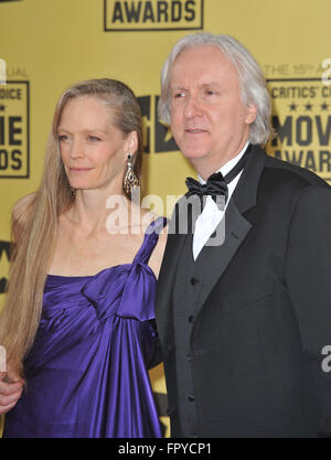 LOS ANGELES, CA - 15. Januar 2010: James Cameron & Frau Suzy Amis an der 15. jährlichen Critics' Choice Movie Awards, präsentiert von der Broadcast Film Critics Association, an der Hollywood Palladium. Stockfoto
