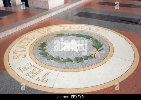 Eine Fliese Darstellung das Staatssiegel begrüßt Besucher am Eingang des State Capitol in Austin, Texas, USA Stockfoto