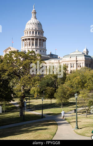 Aus rotem Granit und Kalkstein gebaut und fertig gestellt im Jahr 1888, war Texas Capitol das siebtgrößte Gebäude dann. Stockfoto