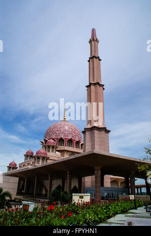 Masjid Putra oder die rosa Moschee in Putrajaya, Malaysia. Stockfoto