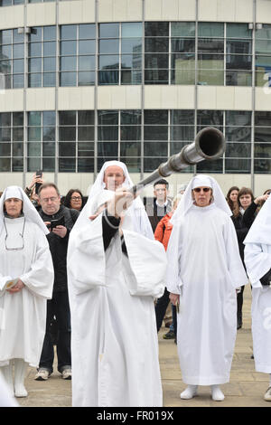 Tower Hill, London, UK. 2oth März 2016. Der Druide Bestellung Spring Equinox Zeremonie in der Nähe des Tower of London. © Matthew Chattle / Stockfoto