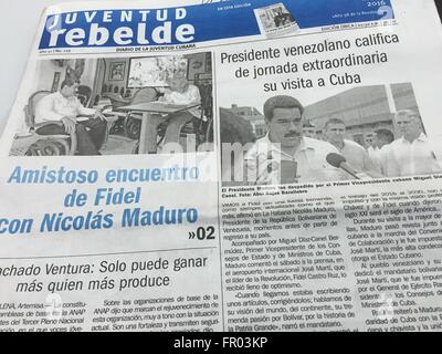 Das Titelbild der kubanischen Zeitung "Juventud Rebelde" am 20. März 2016 zeigt ein Bild des Revolutionsführers Fidel Castro und Venezuelas sozialistische Präsident Nicolas Maduro. Castro hält die Annäherung seines Bruders und heutigen Staatschef Raúl Castro mit den Vereinigten Staaten mit Skepsis. US-Präsident Barack Obama soll am gleichen Tag für einen historischen Besuch in Kuba. Foto: GEORG ISMAR/dpa Stockfoto