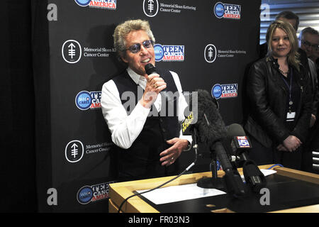 New York City. 18. März 2016. Roger Daltrey von The Who spricht bei der Memorial Sloan Kettering Cancer Center Teen und Young Adult Space "The Lounge" Eröffnung am Memorial Sloan Kettering Cancer The Lounge am 18. März 2016 in New York City. © Dpa/Alamy Live-Nachrichten Stockfoto