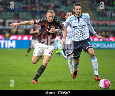 Mailand, Italien. 20 mar, 2016: Ignazio Abate (links) und Wasley Hoedt kämpfen um den Ball in die Serie A Fußballspiel zwischen AC Mailand und SS Lazio im Giuseppe Meazza Stadium in Mailand, Italien. Bildnachweis: Nicolò Campo/Alamy Live-Nachrichten Stockfoto