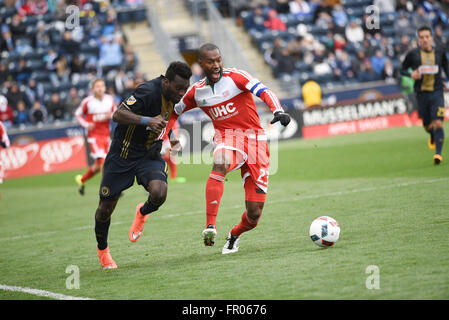 Chester, Pennsylvania, USA. 20. März 2016. JOSE GONCALVES (23) der Revolution kämpft C.J. SAPONG (17), der Union für den Ball während des Spiels gespielt wurde am Talen-Energie-Stadion in Chester Pa Credit: Ricky Fitchett/ZUMA Draht/Alamy Live News Stockfoto