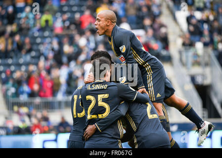 Chester, Pennsylvania, USA. 20. März 2016. Mitglieder der Philadelphia Union FABINHO (33), IISINHO (25) und WARREN CREAVALLE (2) zu feiern, nachdem ein Tor gegen die New England Revolution das Spiel am Talen-Energie-Stadion in Chester Pa Credit gespielt wurde: Ricky Fitchett/ZUMA Draht/Alamy Live News Stockfoto