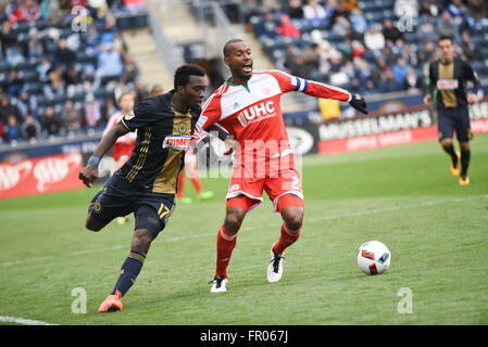 Chester, Pennsylvania, USA. 20. März 2016. JOSE GONCALVES (23) der Revolution kämpft C.J. SAPONG (17), der Union für den Ball während des Spiels gespielt wurde am Talen-Energie-Stadion in Chester Pa Credit: Ricky Fitchett/ZUMA Draht/Alamy Live News Stockfoto