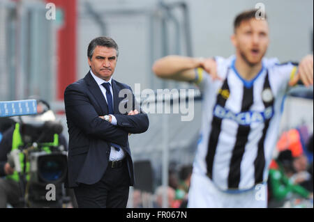 Reggio Emilia, Italien. 20. März 2016. Luigi De Canio Udinese Cheftrainer in der Serie A Fußballspiel zwischen uns Sassuolo Calcio und Udinese Calcio Mapei-Stadion in Reggio Emilia. © Massimo Morelli/Pacific Press/Alamy Live-Nachrichten Stockfoto