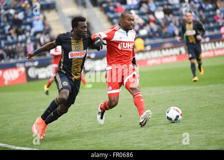 Chester, Pennsylvania, USA. 20. März 2016. JOSE GONCALVES (23) der Revolution kämpft C.J. SAPONG (17), der Union für den Ball während des Spiels gespielt wurde am Talen-Energie-Stadion in Chester Pa Credit: Ricky Fitchett/ZUMA Draht/Alamy Live News Stockfoto