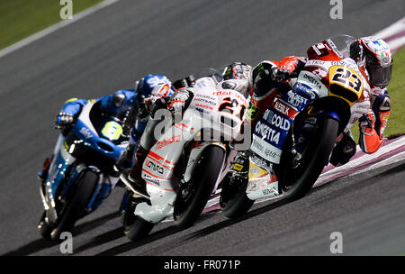 Doha, Katar. 20. März 2016. Italienische Moto3 Fahrer Niccolo Antonelli (1. R) des Teams Ongetta-Rivacold Fahrten während der Moto3 Finale des Grand Prix von Katar auf dem Losail International Circuit in Doha, Katar, 20. März 2016. Bildnachweis: Nikku/Xinhua/Alamy Live-Nachrichten Stockfoto