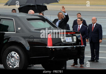 Havanna. 20. März 2016. Vereinigte erklärte Präsident Barack Obama Wellen am Flughafen Jose Marti in Havanna 20. März 2016. Barack Obama kam in Havanna am Sonntag für einen dreitägigen, historischen Besuch in Kuba. Bildnachweis: Joaquin Hernandez/Xinhua/Alamy Live-Nachrichten Stockfoto