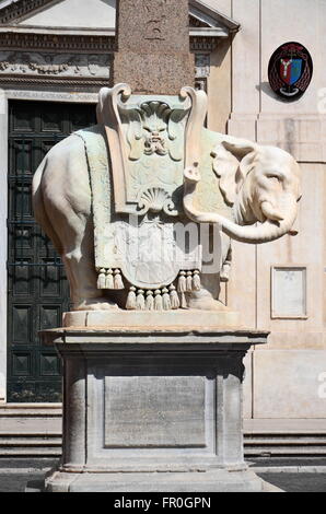 Schöne Denkmal der Elefant von Bernini auf der Piazza della Minerva in Rom, Italien Stockfoto