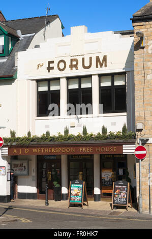 Gasthaus der Pub und das Forum kommunalen Kino im Art-deco-Stil Gebäude, Hexham, Northumberland, England, UK Stockfoto