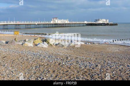 Worthing Strand und Pier in Worthing, West Sussex, England, UK. Stockfoto