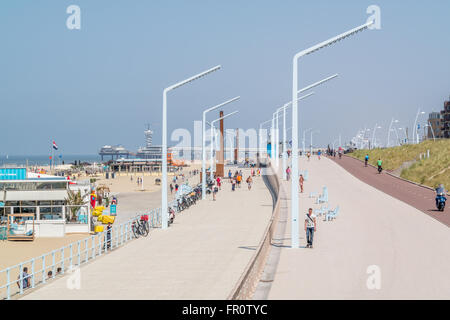 Panoramablick auf Meer Promenade und Pier von Scheveningen in den Haag, Niederlande Stockfoto