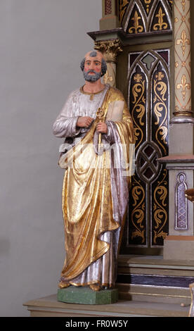 Statue des Apostels Petrus auf dem Altar der Jungfrau Maria in der Kirche von Saint Martin in Sv. Martin Pod Okicem, Kroatien Stockfoto