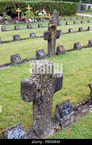 Die Gräber von St. Joseph-Gemeinde auf dem Friedhof in Ursberg, Deutschland am 9. Juni 2015 Stockfoto