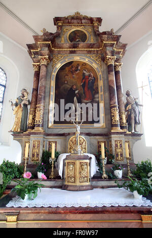 Altar der Muttergottes vom Rosenkranz in der Kirche von St. Clemens in Primisweiler, Deutschland Stockfoto
