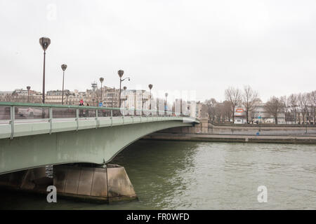 Pont de Alma (Alma-Brücke in englischer Sprache), berühmten Bogenbrücke über Ufer benannt zum Gedenken an Schlacht von Alma. Stockfoto