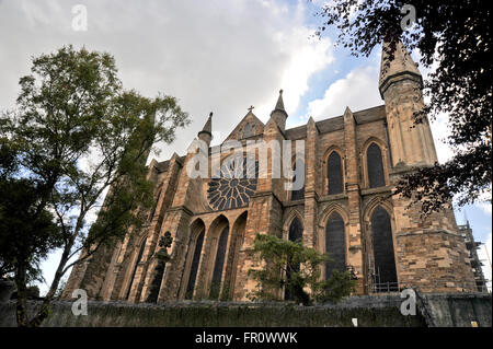 Durham Kathedrale Fassade und Rosette Stockfoto
