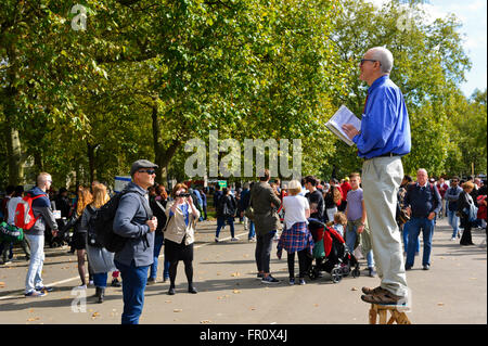 Ein Mann an das Publikum bei Speakers' Corner im Hyde Park, London, Vereinigtes Königreich. Stockfoto