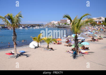 Malerischer Strand in Playa de San Juan. Playa de San Juan ist ein kleines Fischerdorf im Süden westlich von der Insel Teneriffa. Stockfoto