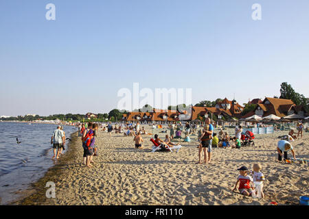 SOPOT, Polen - 26. Juli 2012: Überfüllten städtischen Strand in Sopot, Ostsee, Polen Stockfoto