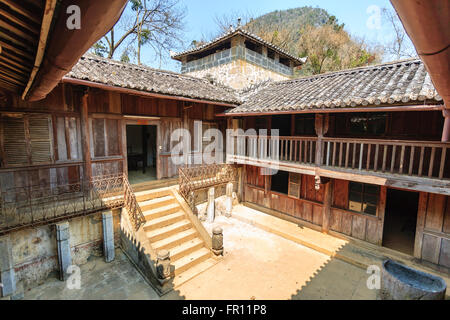 Ha Giang, Vietnam - 18. März 2016: Altbau am Sa Phin Stadt in der Provinz Ha Giang, Vietnam Stockfoto