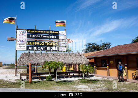 Florida Everglades, Tamiami Trail, Miccosukee Seminole Tribe Reservation, Indianer Ureinwohner Völker, Zeichen, Buffalo Tiger's Airboat Fahrten, fl Stockfoto