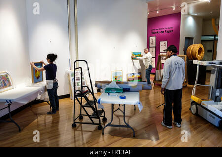 Florida, Süd, FL, Tarpon Springs, St. Saint Petersburg College, Leepa-Rattner Museum of Art, Galerien, Einrichtung Vorbereitung Ausstellung Ausstellung, tem Stockfoto