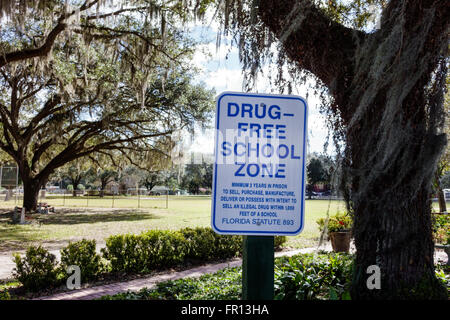 Florida San Antonio, Schild, drogenfreie Schulzone, FL160213010 Stockfoto