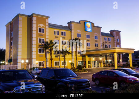 Kissimmee Florida, Orlando Comfort Inn, Hotel, Unterkunft, außen, vorne, Eingang, Schild, Dämmerung, Nacht, FL160213043 Stockfoto