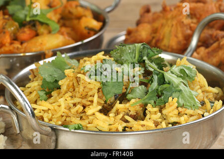 indisches Essen Lamm Tikka Biryani in einer Metallschale Stockfoto