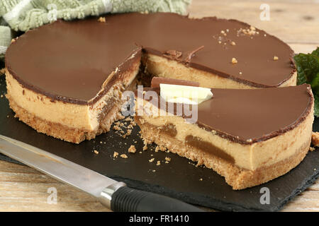 Molkerei Dessert Essen, Schokolade und Karamell-Käsekuchen Stockfoto