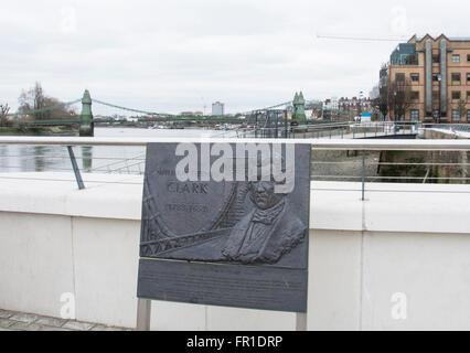 William Tierney Clark's Hammersmith Bridge von Fulham Erreichen gesehen am Ufer der Themse, London, UK Stockfoto