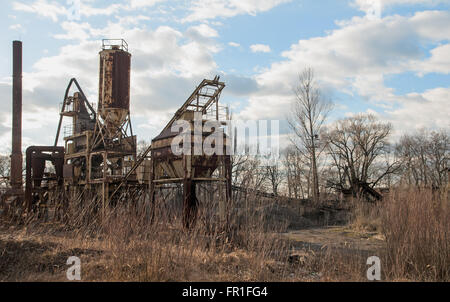 Alten Asphaltmischanlage in der Ukraine Stockfoto