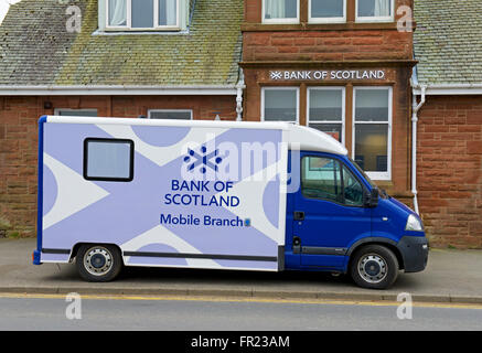 Mobile-Bank of Scotland van außerhalb der Filiale der Bank, Brodick, Isle of Arran, North Ayrshire, Schottland, Vereinigtes Königreich Stockfoto