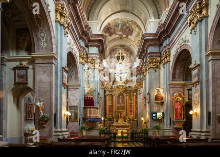 Barocke Interieur der Holy Trinity Church in Kazimierz, Krakau, Polen. Stockfoto